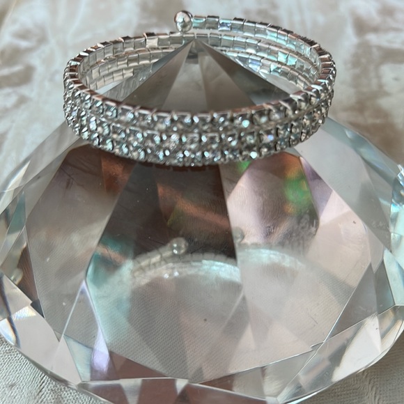 3 strand coil crystal Silvertone bracelet - Picture 3 of 6